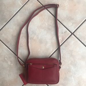 BNWT Kelly & Katie Essential Crossbody Bag